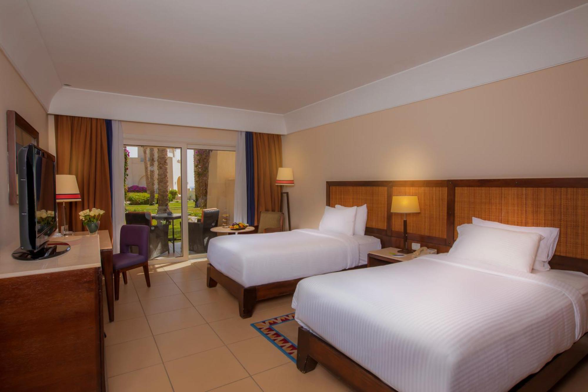 Grand Rotana & 5*